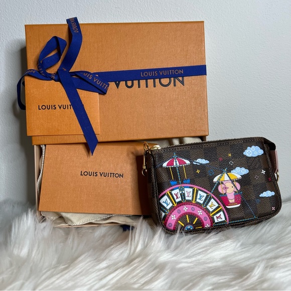 SOLD Brand New Louis Vuitton LV Vivienne doll Xmas Mini Pochette - Picture 4 of 5